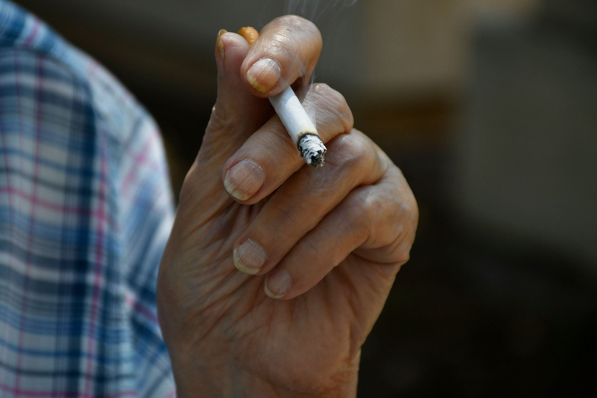 hand holding a cigarette